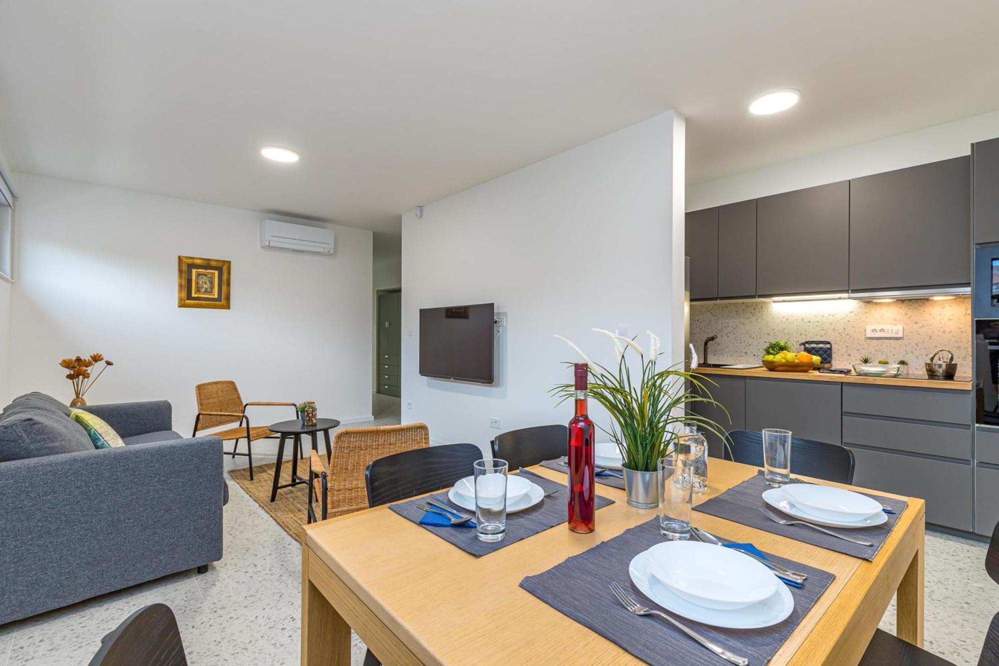 Sapore Di Mare Apartments - Happy Rentals バスカ エクステリア 写真